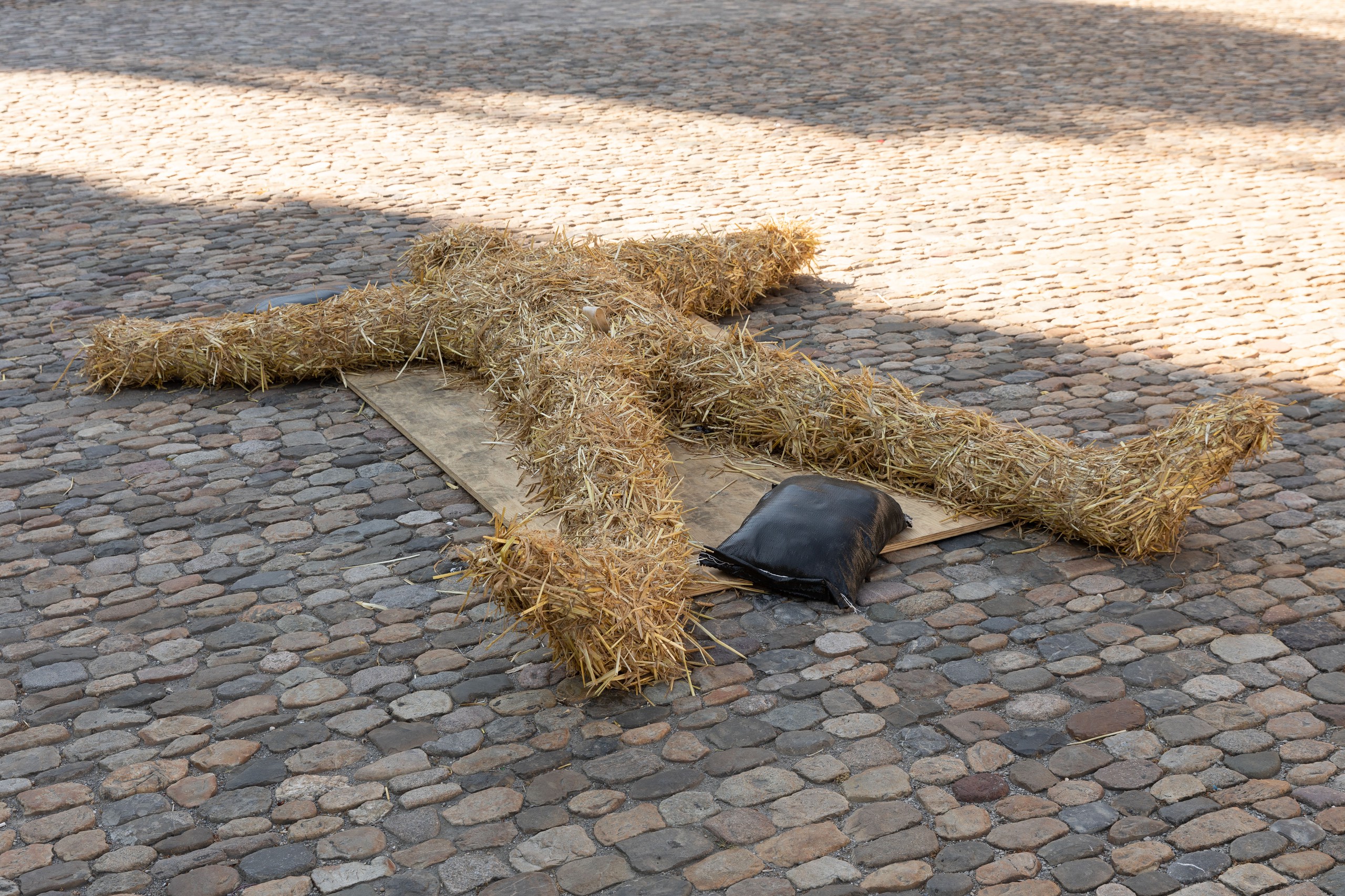 Art Basel Parcours 2023, curated by Samuel LeuenbergerKaspar Müller8 Figuren, 2023Straw, wood, metal, foam, hemp wireDimensions variable